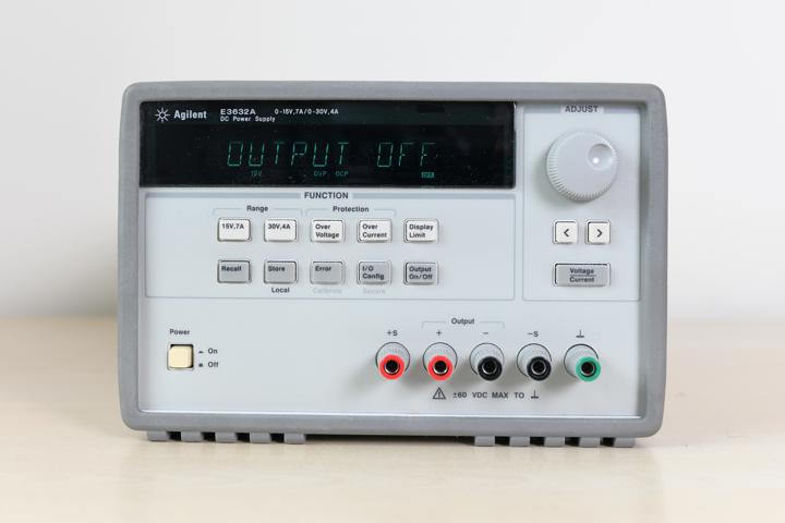 Источник питания серии Keysight E3632A